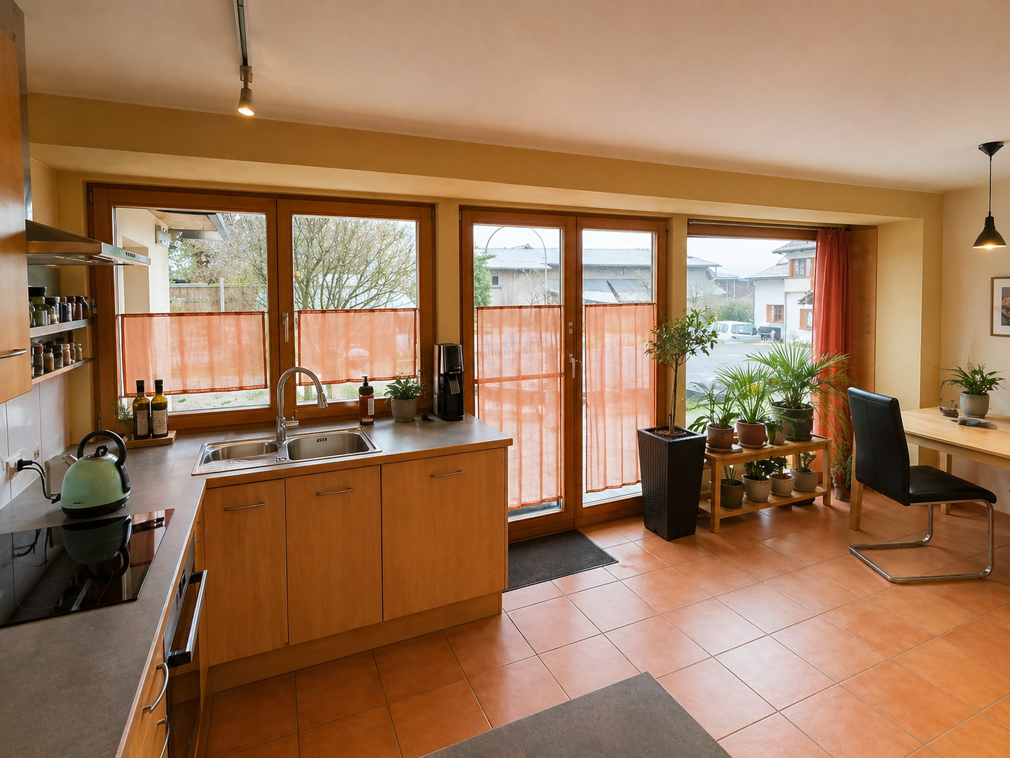 🏡 Gartenwohnung mit Einfamilienhaus-Charakter – 190 m² Südgarten, Pool & großer Keller