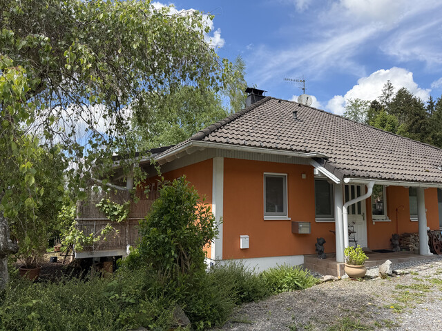 Wohnen in einzigartiger Naturlage – stielvolles Einfamilienhaus am Waldrand mit Einliegerwohnung in Hörbranz