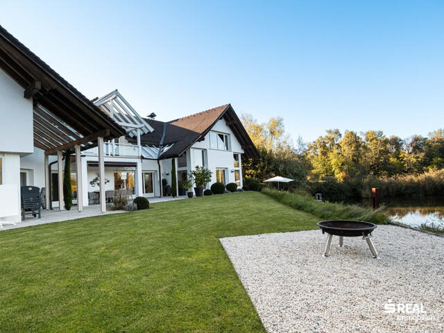 Exklusives Anwesen mit eigenem Weiher – Einmalige Villa in absoluter Ruhelage