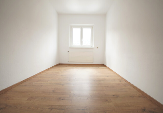 Geräumige provisionsfreie Wohnung mit Balkon !