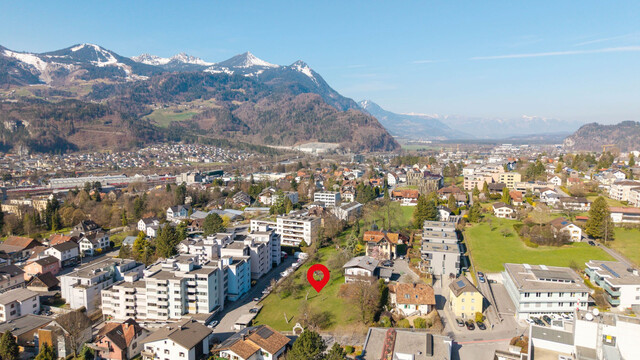 Großzügiges Baugrundstück in zentraler Lage mit vielfältigem Potenzial!