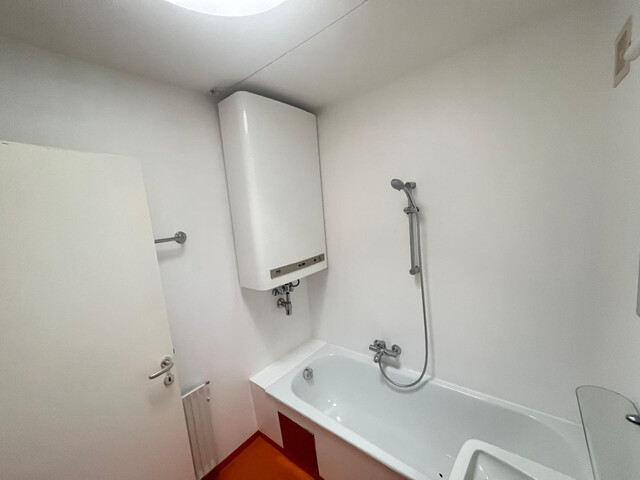 56m2, 2-Zimmer-Wohlfühlwohnung, provisionsfrei, renoviert für Single oder Paar, Balkonblick zur Karrenseilbahn...