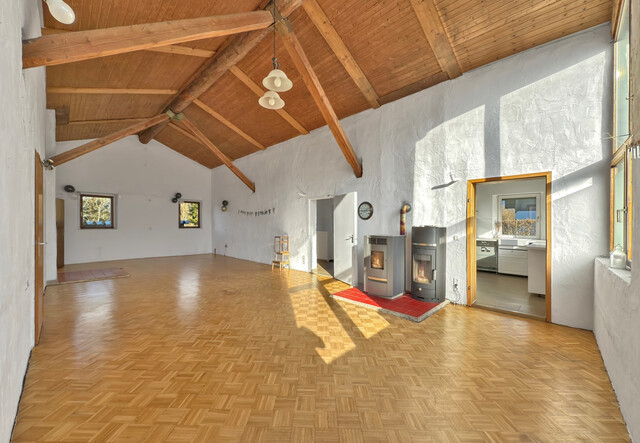 Sanierungsbedürftiges Haus auf großem Grundstück