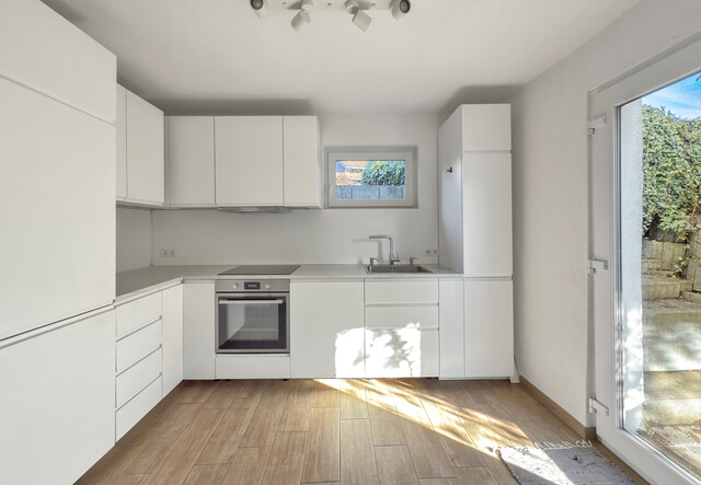 Sanierungsbedürftiges Haus auf großem Grundstück