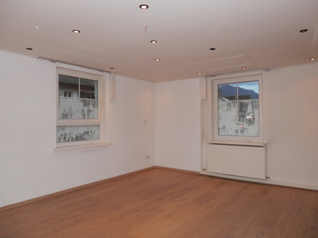 Renovierte 3-Zimmer-Wohnung mit einer herrlichen, großzügigen Terrasse.