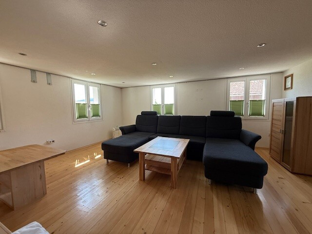 Ehemaliges Gasthaus Hirschen und angrenzende 5-Zimmerwohnung mit Garten zu vermieten 