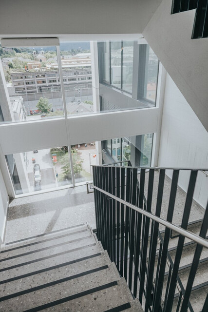 All-In -  abgeschlossenes Büro mit 2 möblierten Arbeitsplätzen im STADTWERK Hochhaus