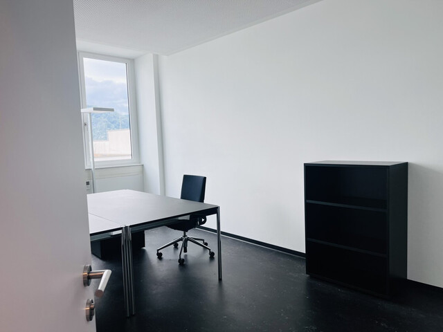 All-In -  abgeschlossenes Büro mit 2 möblierten Arbeitsplätzen im STADTWERK Hochhaus