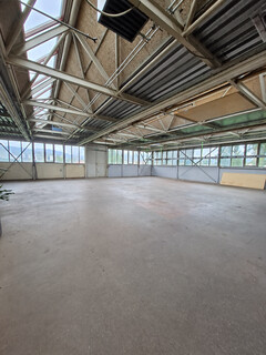 Gewerbeimmobilie mit zwei Hallen und Büroflächen in Lauterach