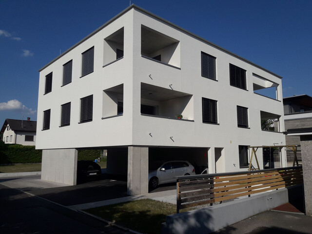 Geräumige 3 Zimmerwohnung mit Terrasse, Abstellraum, Keller und Fahrradabstellraum in zentraler Lage