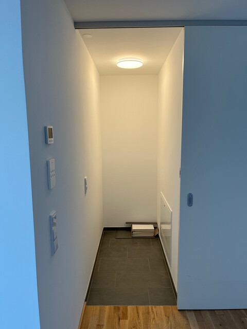 Moderne 2 Zimmer Dachgeschosswohnung mit Garage, Balkon und Keller in Neubau - provisionsfrei