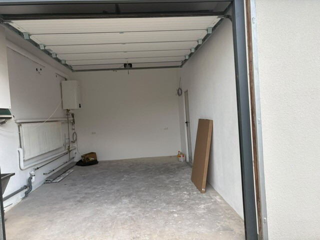 DREIZIMMERGARTENWOHNUNG mit Garage, 4 Stellplätzen, 16 m² Terrasse, 120 m² Garten und Abstellraum