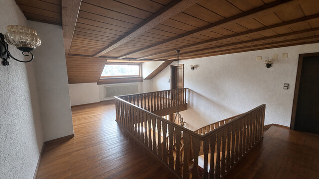 Großzügiges Wohnhaus mit Bodenseesicht, 160 m² Terrasse und sechs Stellplätzen in Bregenz