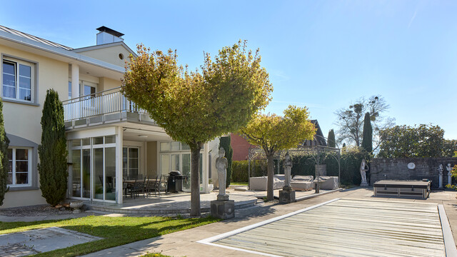 Großzügige Villa mit Pool, Jacuzzi und exklusiver Ausstattung