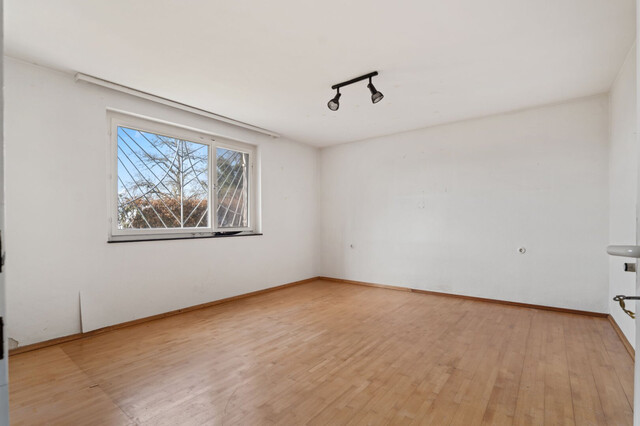 sanierungsbedürftiges Juwel in Lochau: großes Haus mit Seeblick und Garten!