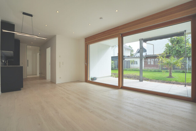 Neuwertige 2-Zimmer-Wohnung mit  großem Garten und Terrasse 
