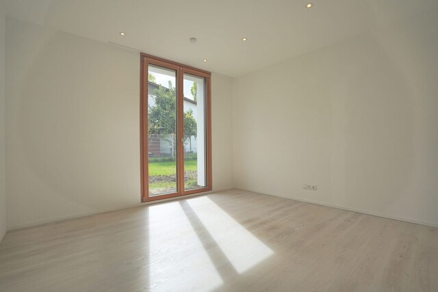 Neuwertige 2-Zimmer-Wohnung mit  großem Garten und Terrasse 