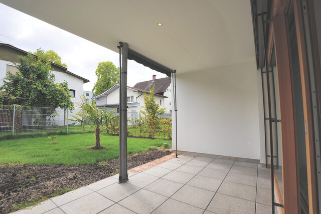 Neuwertige 2-Zimmer-Wohnung mit  großem Garten und Terrasse 