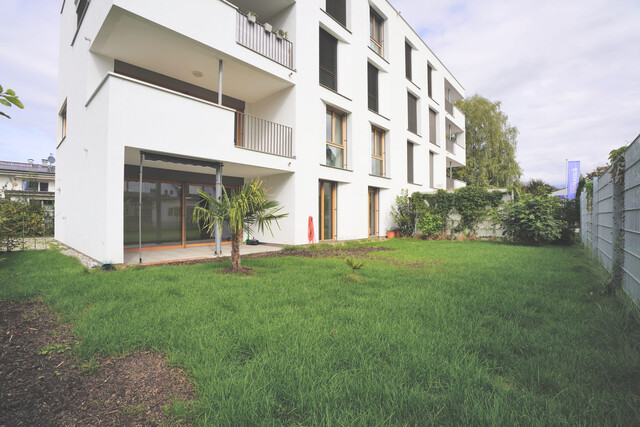 Neuwertige 2-Zimmer-Wohnung mit  großem Garten und Terrasse 