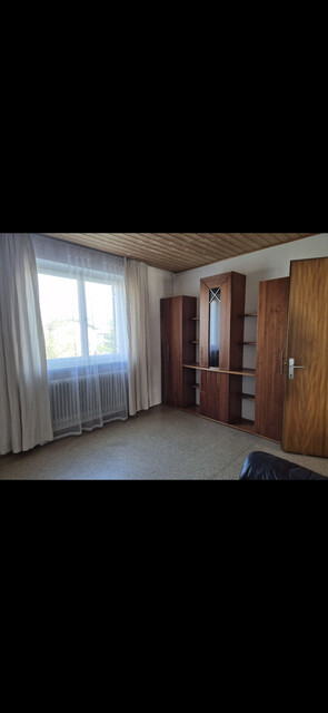 Geräumiges Haus mit Garage, Balkon, Terrasse, Garten, Abstellraum, Keller und Dachboden