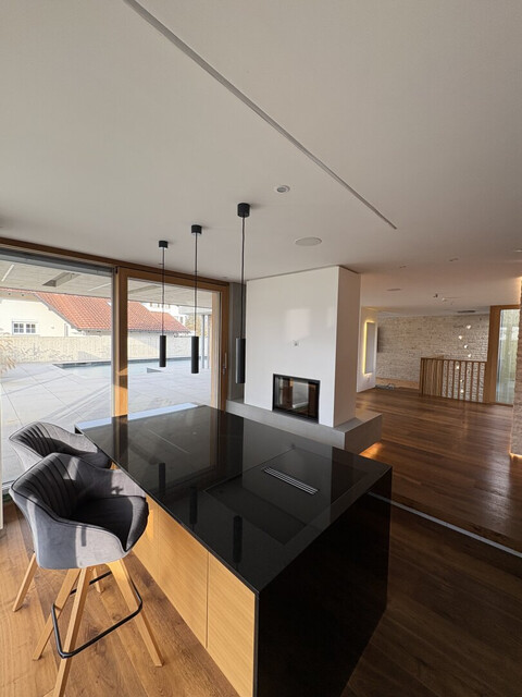 Exklusive 7-Zimmer-Gartenwohnung mit Pool & vielen Extras