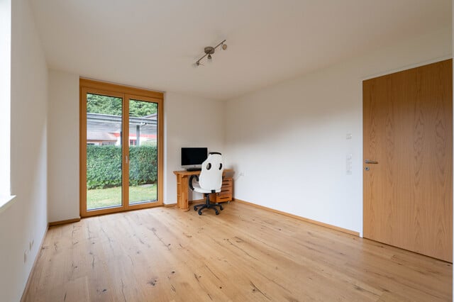 Großzügige 4-Zimmer Wohnung mit Garten und Bergblick!