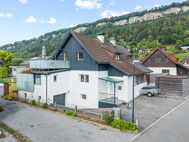 Großzügige Doppelhaushälfte mit Garten, Dachterrasse & flexibler Nutzung in Feldkirch