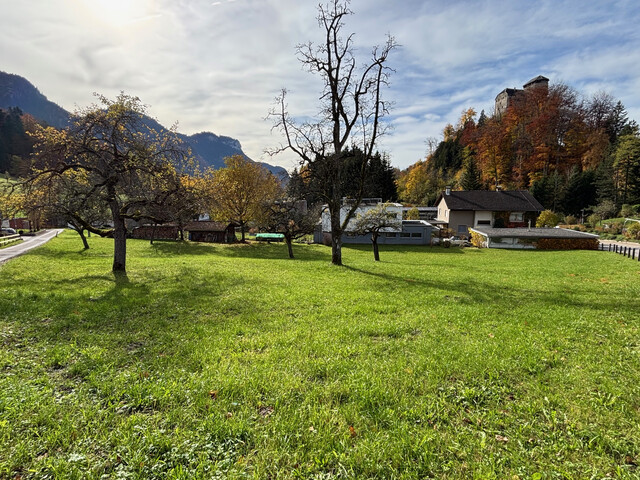 Baugrundstück am Fuße von Schloss Glopper