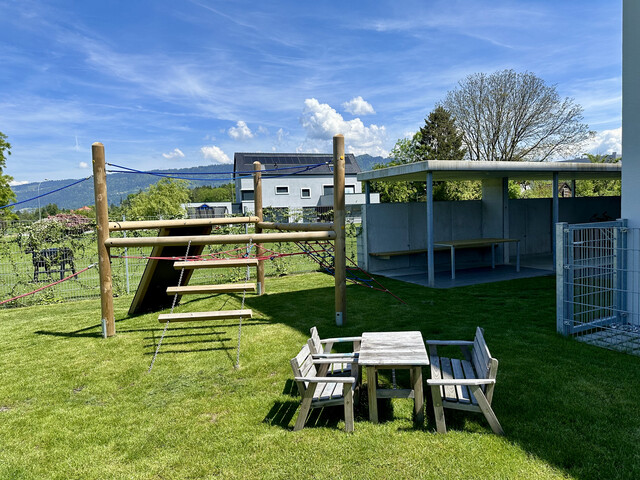 3 Zimmer Gartenwohnung Süd-West orientiert . SEEnahes FREIstehendes DREIgeschoßiges Wohngebäude  Angrenzend an Weingärten. In Sackgasse. T2