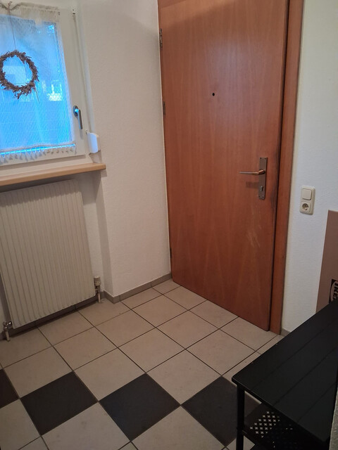 Schöne vier Zimmer Wohnung mit garten 