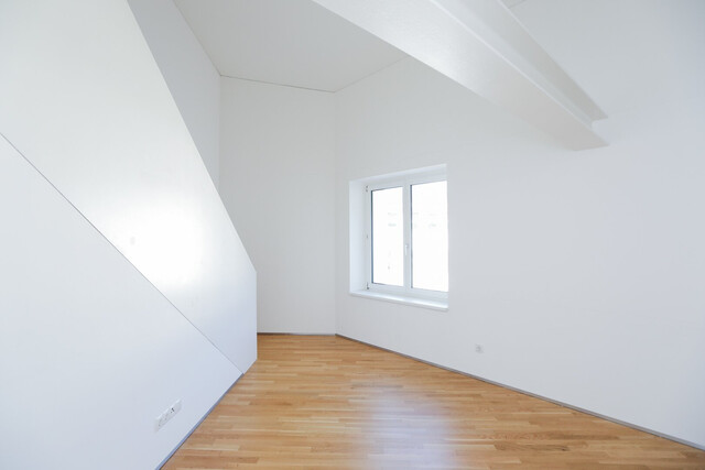 Luxuriös wohnen: 4-Zimmer-Maisonette-Wohnung mit Paketanlage und Services