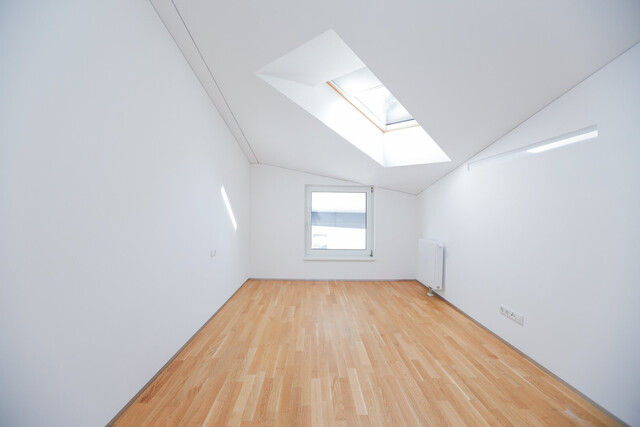 Luxuriös wohnen: 4-Zimmer-Maisonette-Wohnung mit Paketanlage und Services