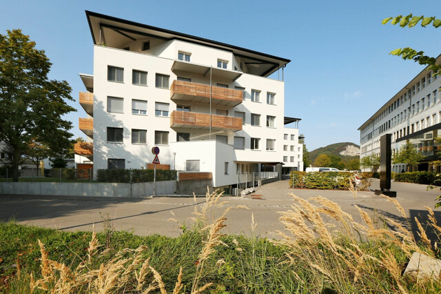 Luxuriös wohnen: 4-Zimmer-Maisonette-Wohnung mit Paketanlage und Services