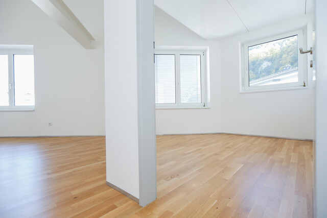Luxuriös wohnen: 4-Zimmer-Maisonette-Wohnung mit Paketanlage und Services