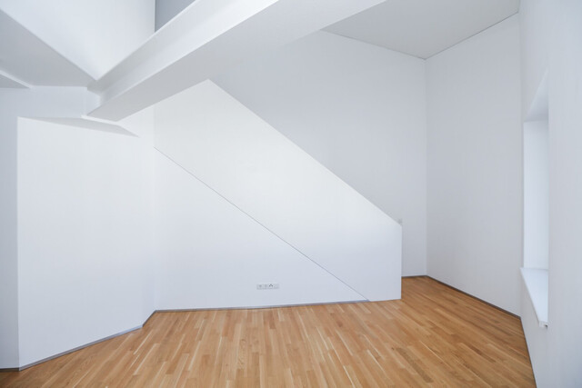 Luxuriös wohnen: 4-Zimmer-Maisonette-Wohnung mit Paketanlage und Services