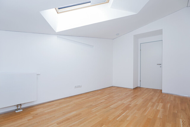 Luxuriös wohnen: 4-Zimmer-Maisonette-Wohnung mit Paketanlage und Services