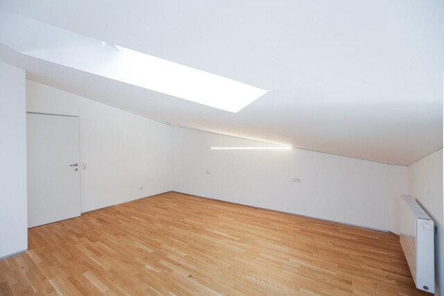 Luxuriös wohnen: 4-Zimmer-Maisonette-Wohnung mit Paketanlage und Services