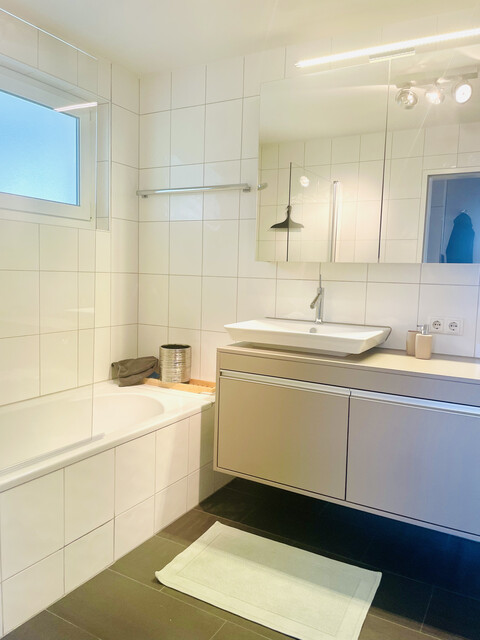 Provisionsfrei: Wunderschöne Wohnung im Eigentumsstandard (auf Wunsch möbliert und ausgestattet)