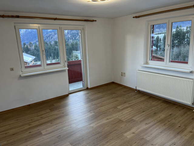 Neu renovierte 4-Zimmer Wohnung 100m² mit Balkon & Garage in Top-Lage!