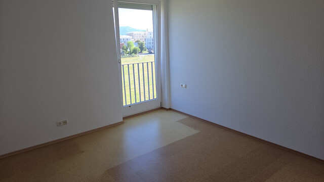 Geräumige Wohnung mit Tiefgarage, Terrasse, Loggia, Abstellraum, Keller und Fahrradabstellraum