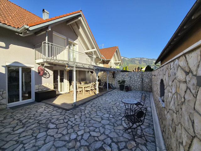 PRIVATVERKAUF! Doppelhaus mit Mediterranen Garten !