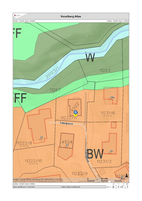 Wohnhaus in sehr guter Lage mit 3 Wohnungen, Garagen und eigenem Wald zu verkaufen