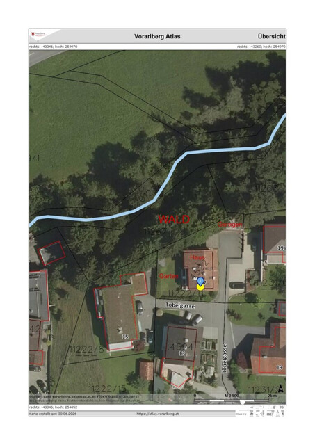 Wohnhaus in sehr guter Lage mit 3 Wohnungen, Garagen und eigenem Wald zu verkaufen