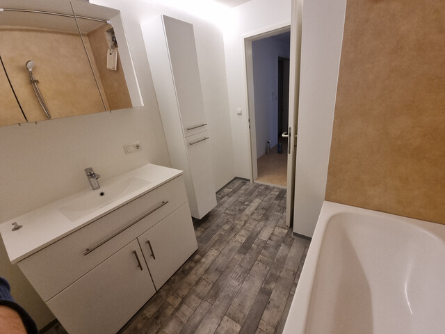 Große - 2 - Zimmer Dachgeschosswohnung