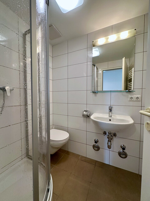 "ohne Provision" helle, neu renovierte 3 Zimmer Wohnung mit Balkon