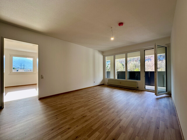 "ohne Provision" helle, neu renovierte 3 Zimmer Wohnung mit Balkon