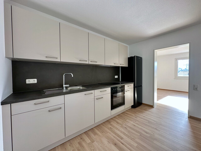 "ohne Provision" helle, neu renovierte 3 Zimmer Wohnung mit Balkon