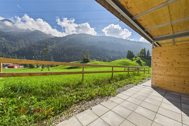 Alpenfeeling auf zwei Etagen – Maisonettewohnung mit Bergblick in Dalaas