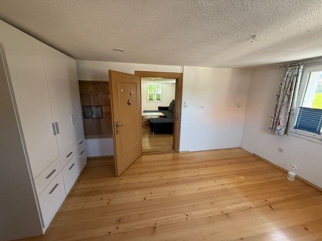 Ehemaliges Gasthaus Hirschen und angrenzende 5-Zimmerwohnung mit Garten zu vermieten 