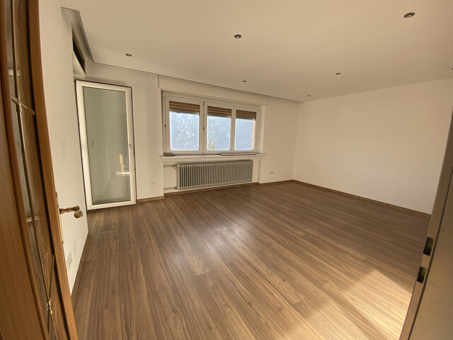 Privatverkauf! Höchst: 3,5 Zimmer & Balkon im 3. OG (ohne Lift), mit Fahrradkeller, Gartennutzung & Spielplatz